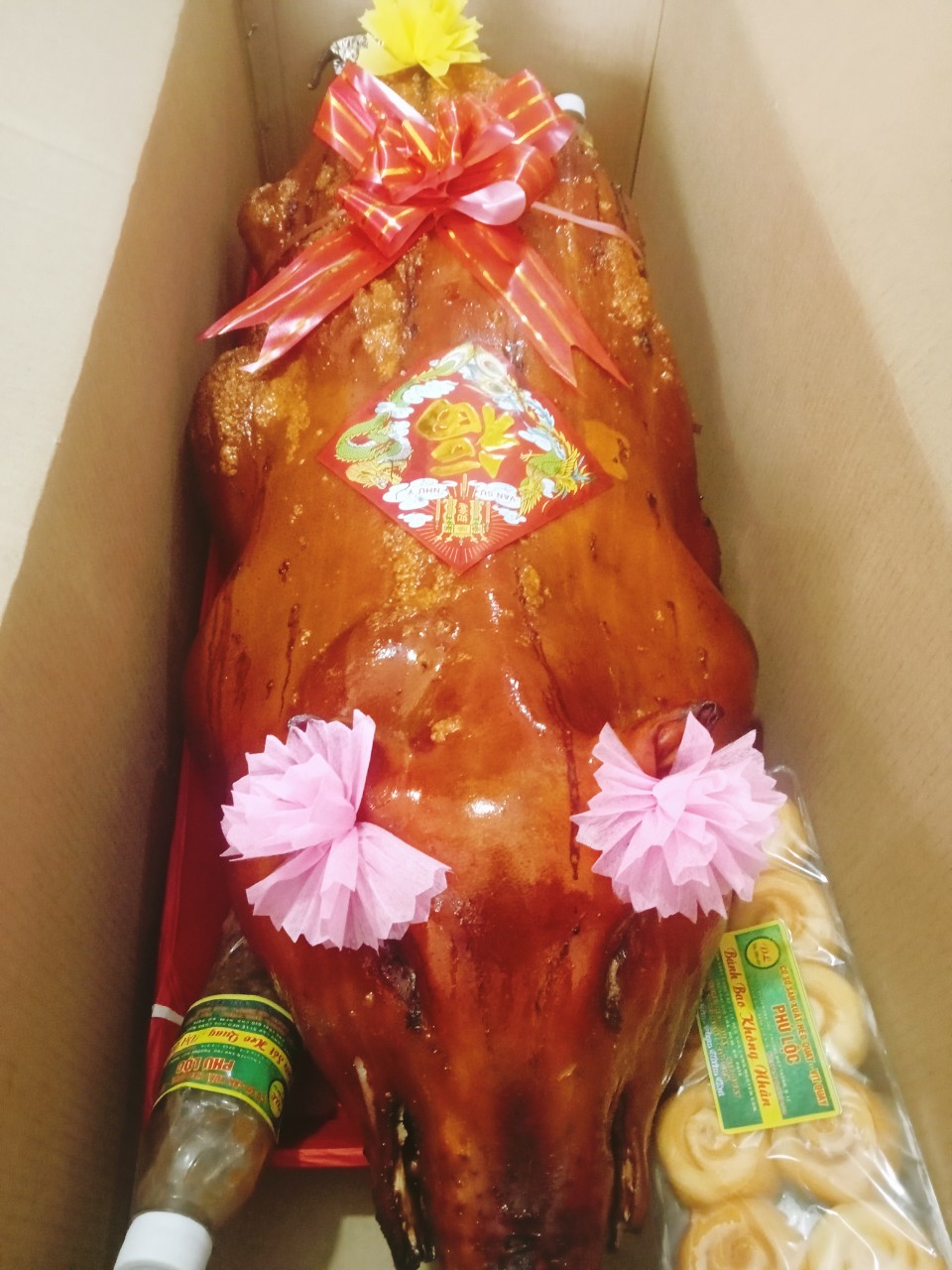 Heo quay cúng nguyên con Quận 4